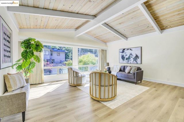 6635 Banning Dr, Oakland, CA 94611