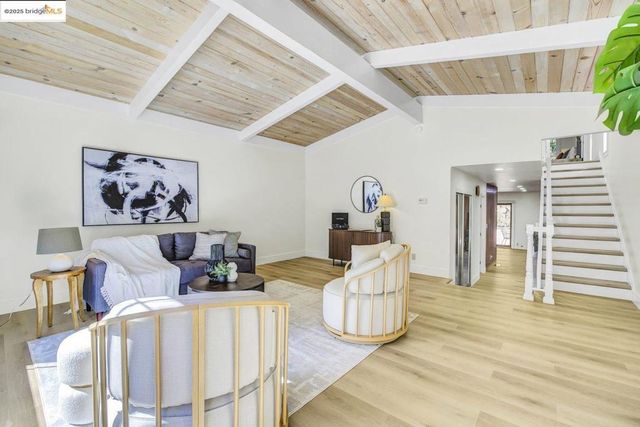 6635 Banning Dr, Oakland, CA 94611