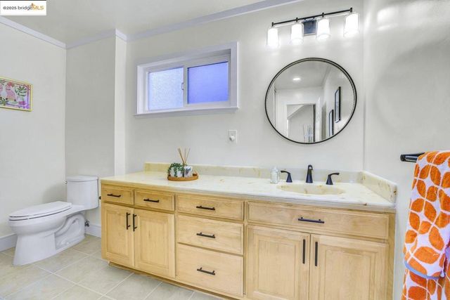 6635 Banning Dr, Oakland, CA 94611