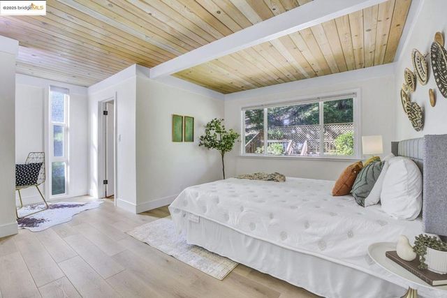 6635 Banning Dr, Oakland, CA 94611