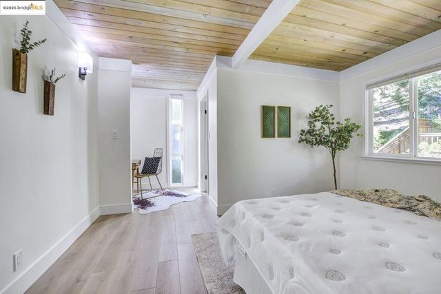 6635 Banning Dr, Oakland, CA 94611