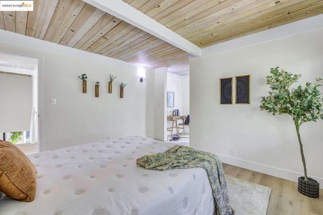 6635 Banning Dr, Oakland, CA 94611