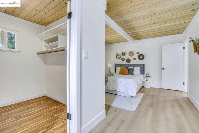 6635 Banning Dr, Oakland, CA 94611