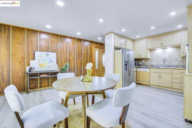 6635 Banning Dr, Oakland, CA 94611