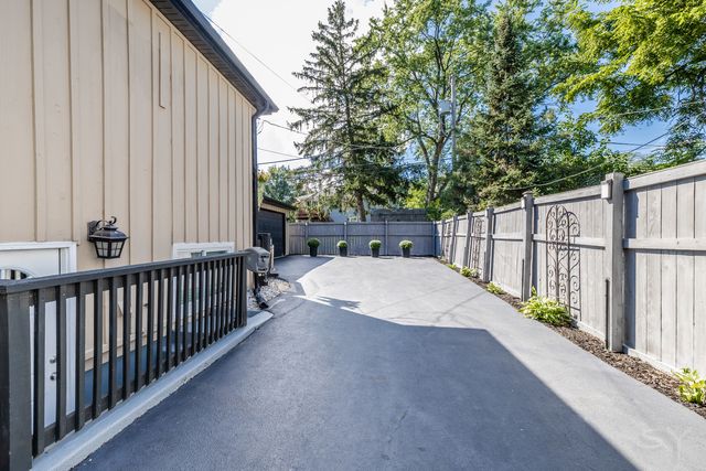 449 Geneva Road, Glen Ellyn, IL 60137