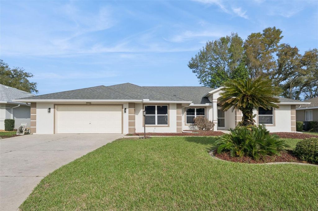 Image 2 of property listing at 5729 KING JAMES AVENUE, Leesburg, FL 34748