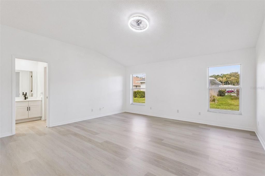 Image 14 of property listing at 5729 KING JAMES AVENUE, Leesburg, FL 34748