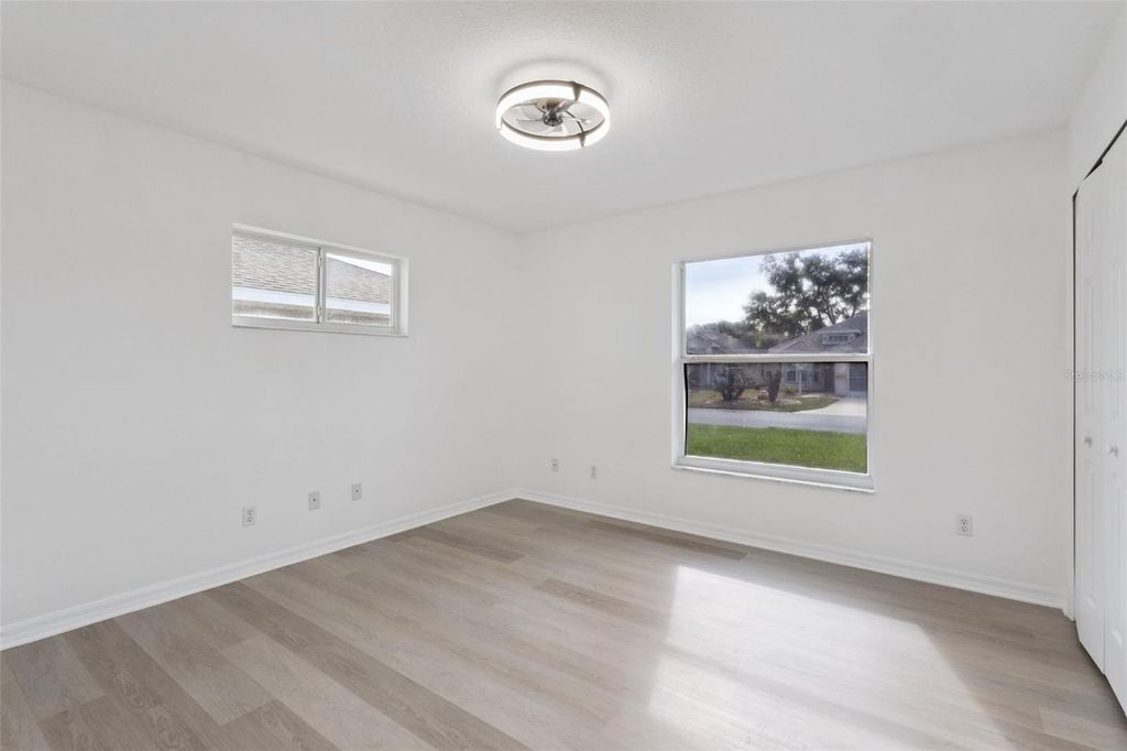 Image 25 of property listing at 5729 KING JAMES AVENUE, Leesburg, FL 34748