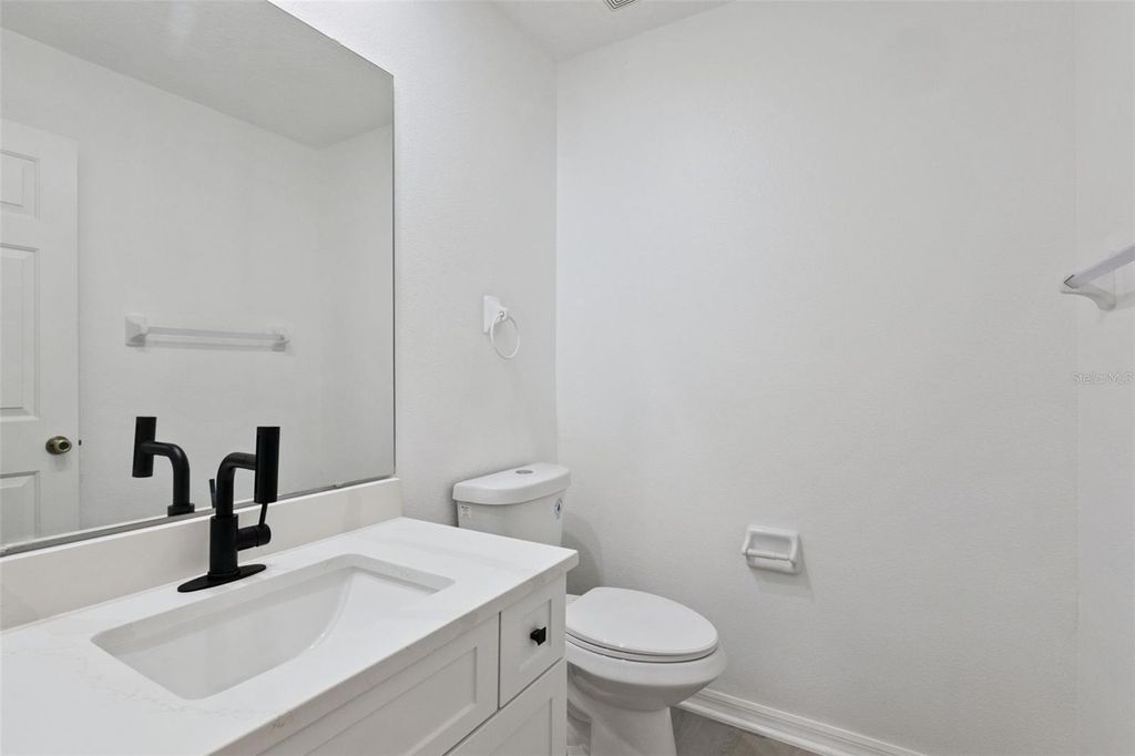 Image 27 of property listing at 5729 KING JAMES AVENUE, Leesburg, FL 34748