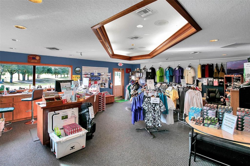 Image 37 of property listing at 5729 KING JAMES AVENUE, Leesburg, FL 34748