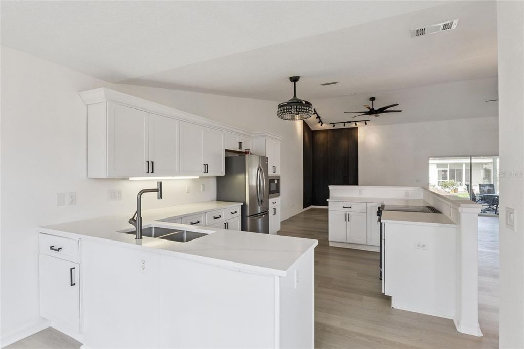 Image 5 of property listing at 5729 KING JAMES AVENUE, Leesburg, FL 34748