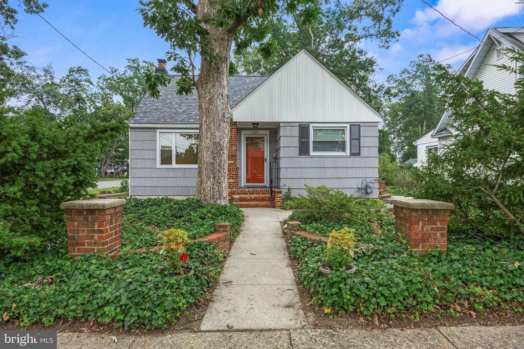 101 HEMLOCK AVE, Laurel Springs, NJ 08021