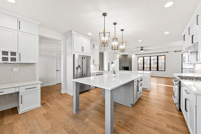 1424 White Deer TRAIL, Waukesha, WI 53189