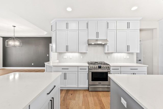 1424 White Deer TRAIL, Waukesha, WI 53189