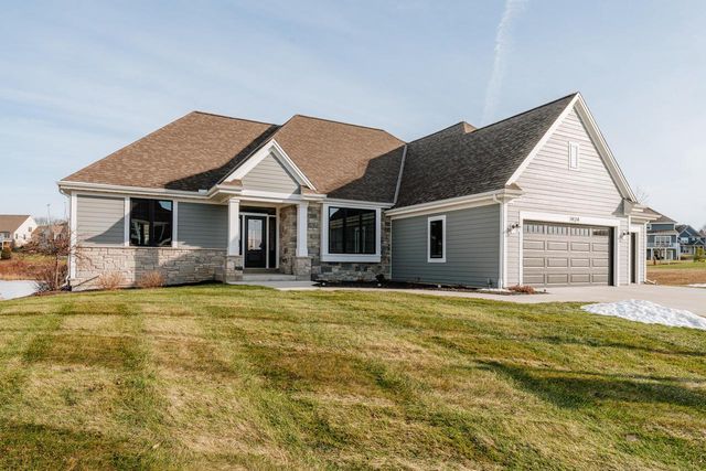 1424 White Deer TRAIL, Waukesha, WI 53189