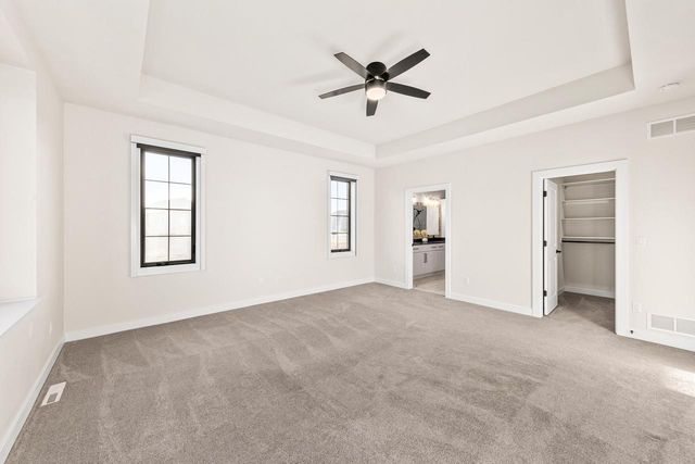 1424 White Deer TRAIL, Waukesha, WI 53189