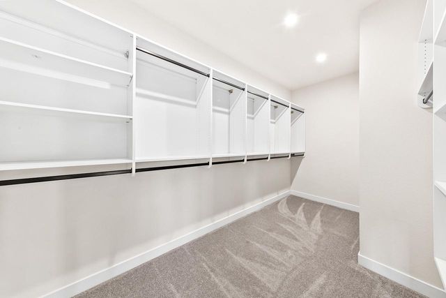 1424 White Deer TRAIL, Waukesha, WI 53189