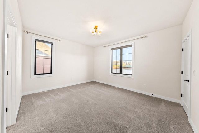 1424 White Deer TRAIL, Waukesha, WI 53189