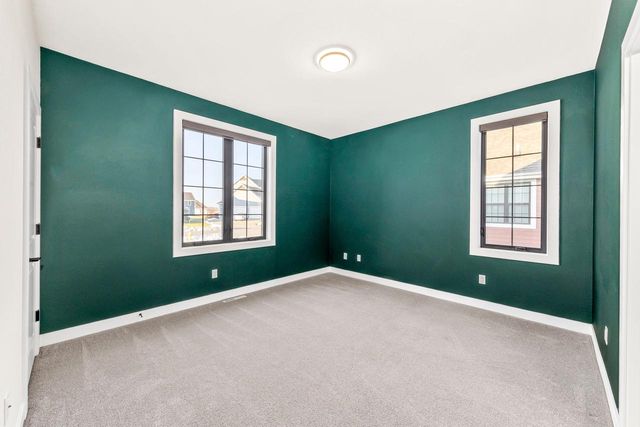 1424 White Deer TRAIL, Waukesha, WI 53189