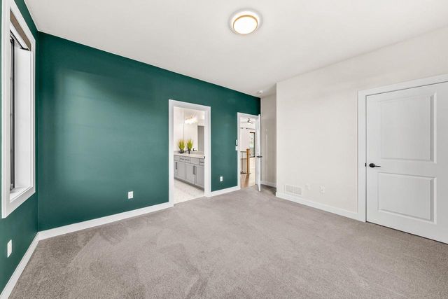 1424 White Deer TRAIL, Waukesha, WI 53189