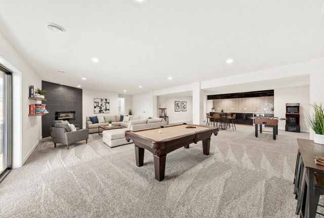 1424 White Deer TRAIL, Waukesha, WI 53189