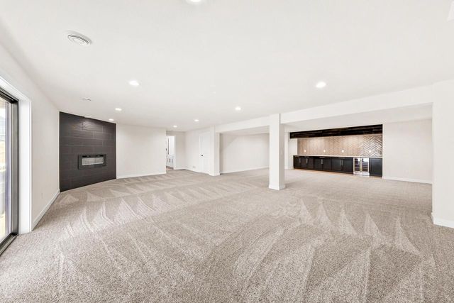 1424 White Deer TRAIL, Waukesha, WI 53189