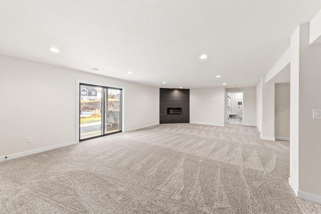 1424 White Deer TRAIL, Waukesha, WI 53189