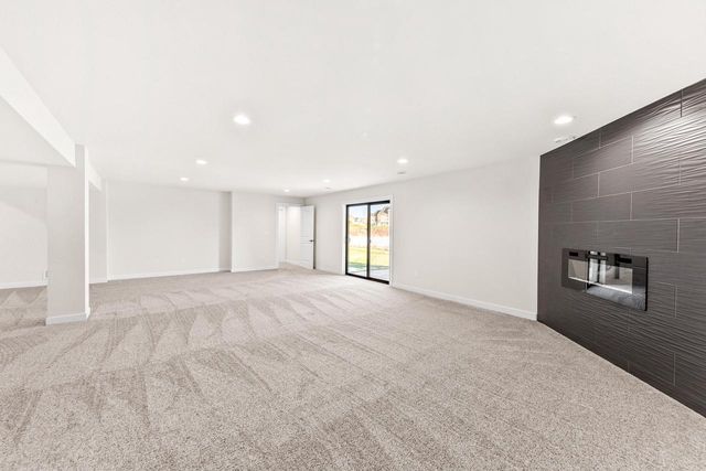 1424 White Deer TRAIL, Waukesha, WI 53189