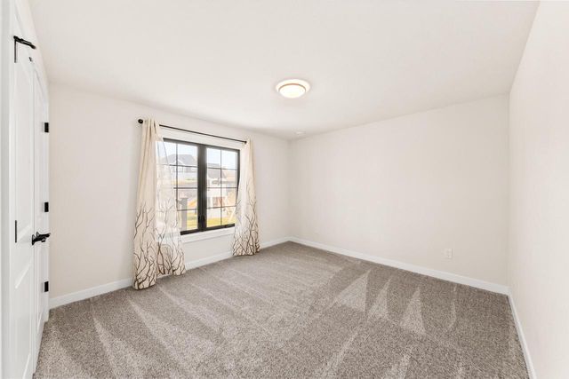 1424 White Deer TRAIL, Waukesha, WI 53189