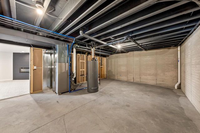 1424 White Deer TRAIL, Waukesha, WI 53189