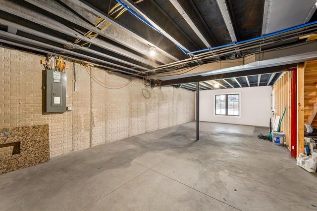 1424 White Deer TRAIL, Waukesha, WI 53189