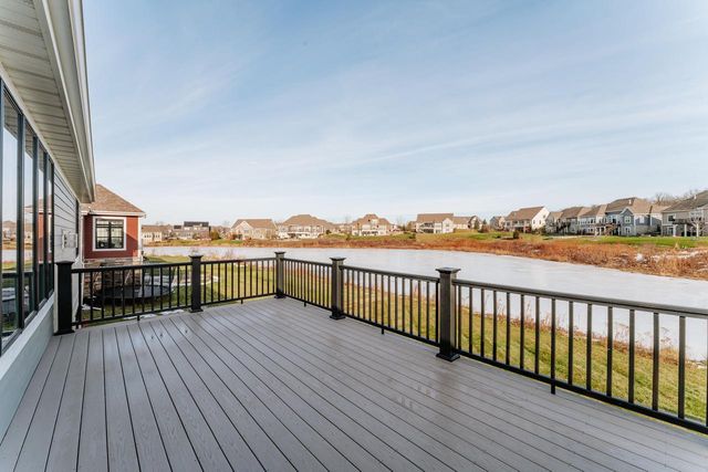 1424 White Deer TRAIL, Waukesha, WI 53189