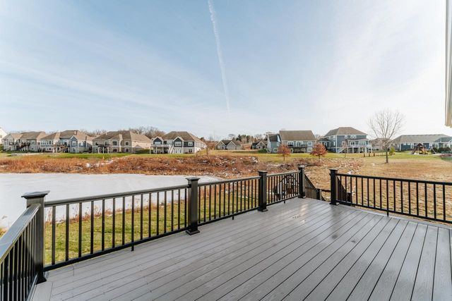 1424 White Deer TRAIL, Waukesha, WI 53189