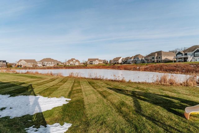 1424 White Deer TRAIL, Waukesha, WI 53189