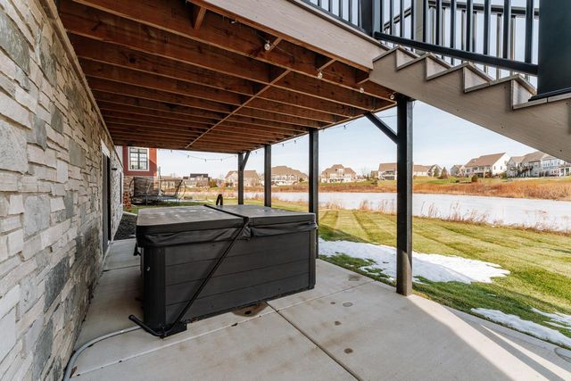 1424 White Deer TRAIL, Waukesha, WI 53189