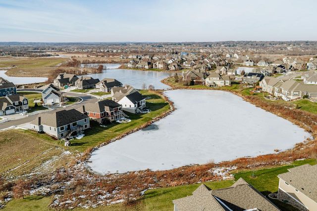 1424 White Deer TRAIL, Waukesha, WI 53189