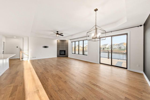 1424 White Deer TRAIL, Waukesha, WI 53189