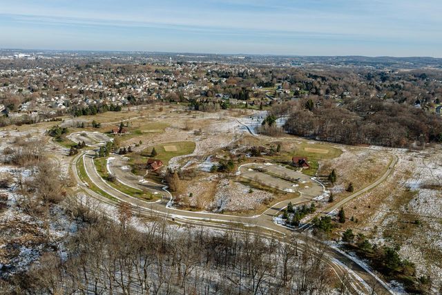 1424 White Deer TRAIL, Waukesha, WI 53189