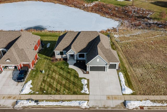 1424 White Deer TRAIL, Waukesha, WI 53189