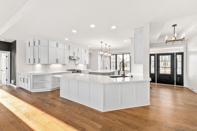 1424 White Deer TRAIL, Waukesha, WI 53189