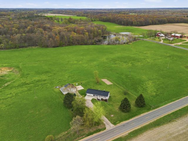 8835 E Mcbrides Road, Vestaburg, MI 48891
