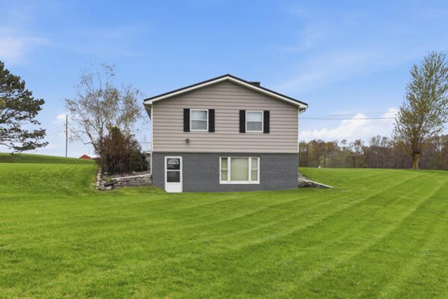 8835 E Mcbrides Road, Vestaburg, MI 48891