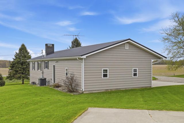 8835 E Mcbrides Road, Vestaburg, MI 48891