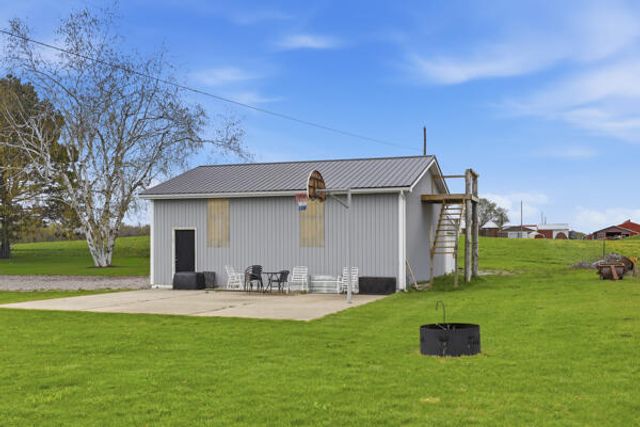 8835 E Mcbrides Road, Vestaburg, MI 48891