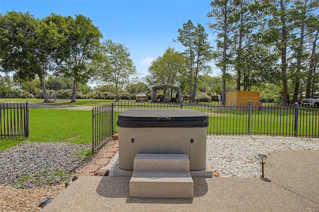 16558 Green Meadow Loop, Willis, TX 77318