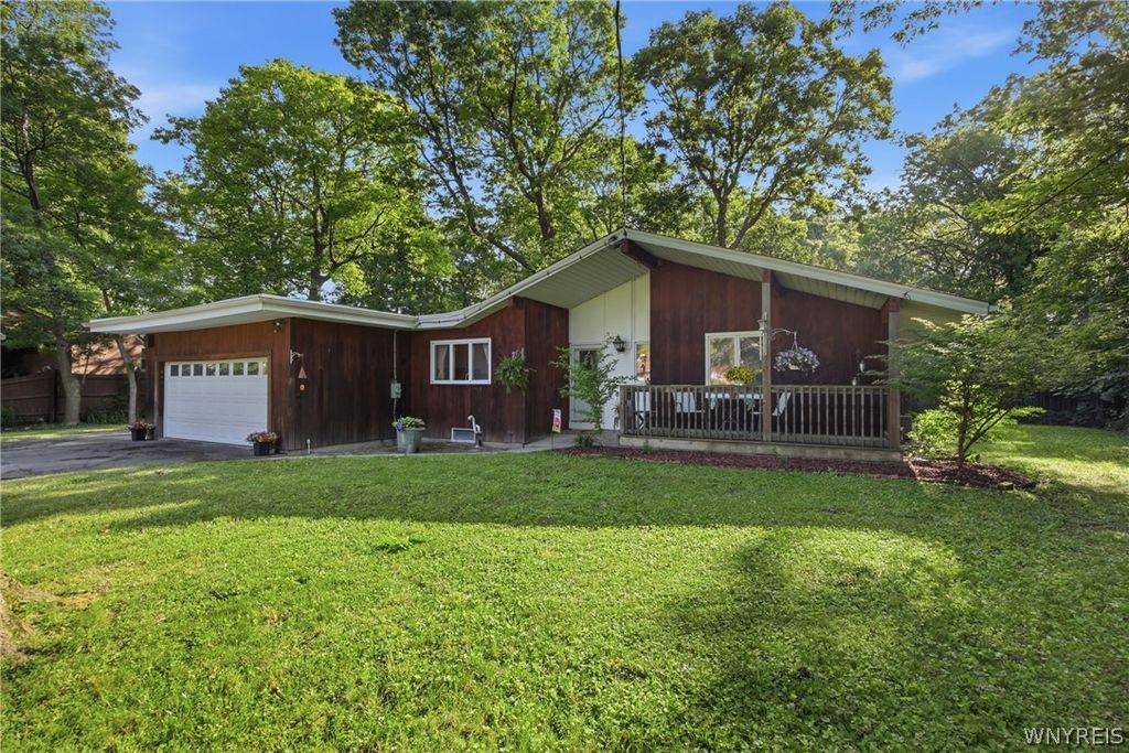5039 Bronson Drive, Lewiston, NY 14092