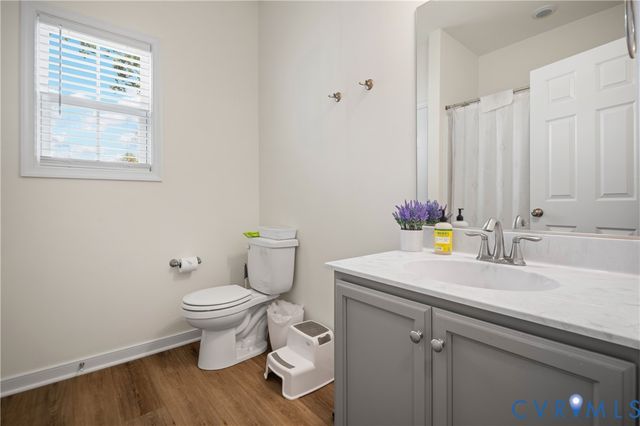 4325 Poplar Village Dr, Chester, VA 23831