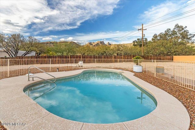 4940 N Castle Ridge Road, Tucson, AZ 85749