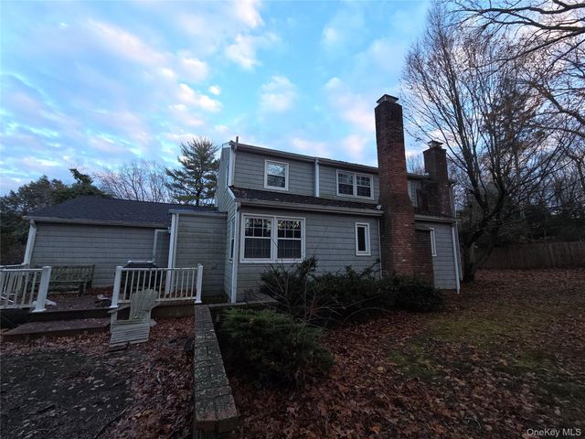 38 Amherst Court, Huntington, NY 11743