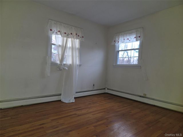 38 Amherst Court, Huntington, NY 11743